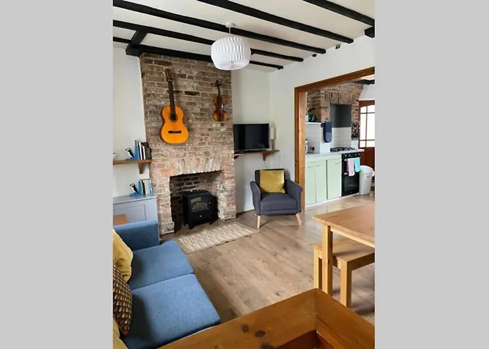 200 Year Old Large Townhouse With Sea Views