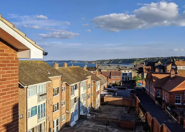 200 Year Old Large Townhouse With Sea Views