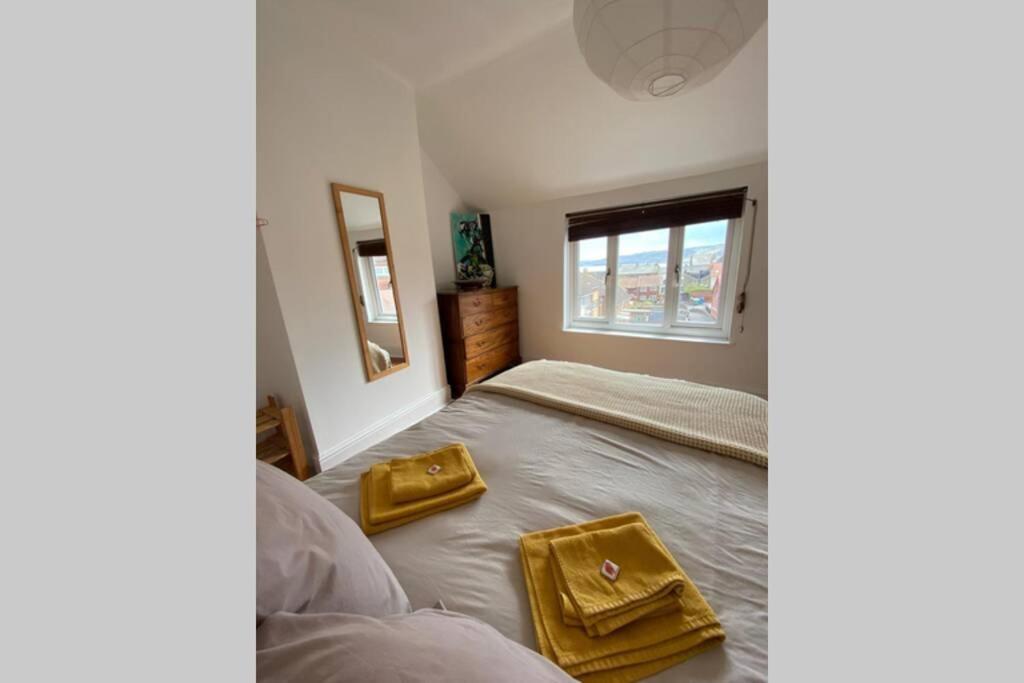 Holiday home 200 Year Old Large Townhouse With Sea Views *